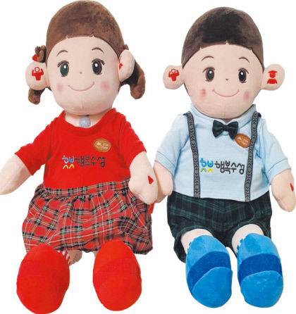 [위클리포유 커버 스토리-AI로봇, 일상을 파고들다] (2) 시정 홍보 척척 공무원 로봇…전시관람 돕는 도슨트 로봇…연극 소재로 등장한 AI 로봇