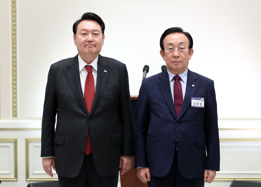 尹대통령, 민주평통 간부들과 만나 자유통일 개척자 되달라