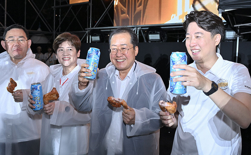 비 와도 좋다 치맥페스티벌…수만 명 운집
