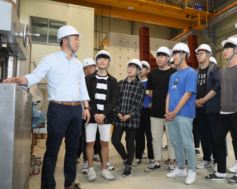 [2024 전문대 수시] 경북도립대, 등록금 전액 장학금·공무원 양성大로 이름값
