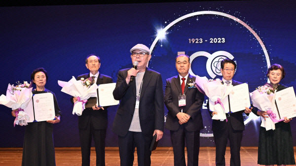 경북의대 100주년 개교기념식 대성황…의료계·정치인 등 1천여명 참석