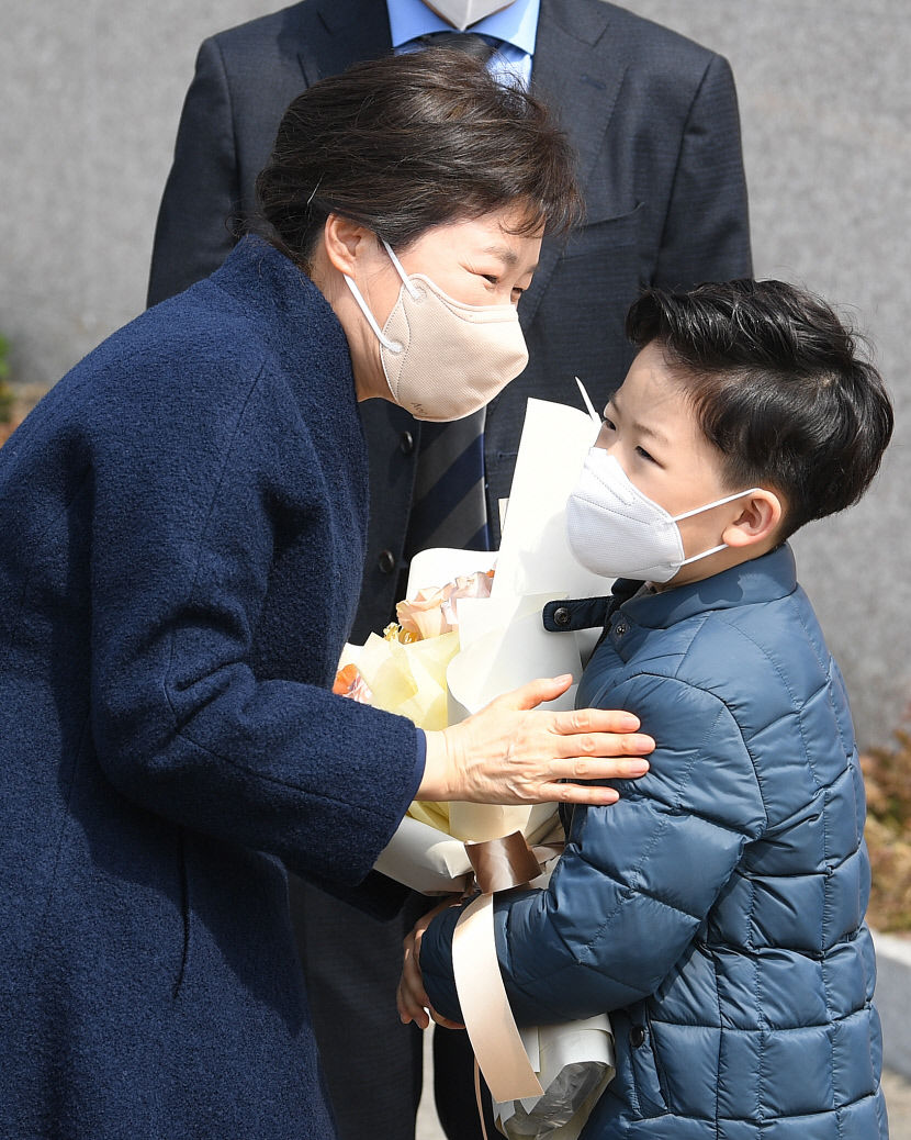 박 전 대통령 사저 입주때 꽃다발 줬던 어린이, 바둑대회 우승