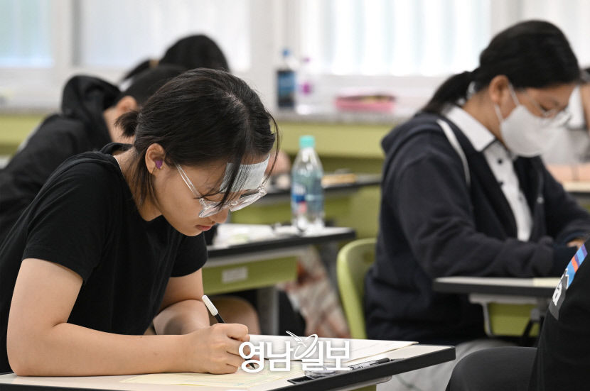 킬러문항 빼고 선택지로 변별력…EBS체감 연계율 높였다