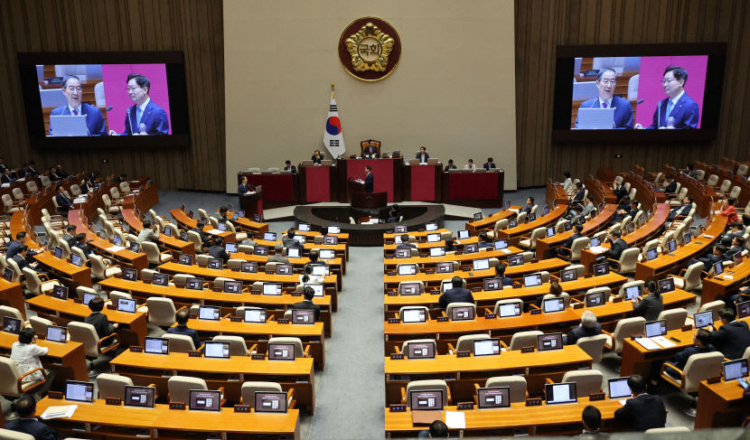 경제두고 대정부질문서 공방…野 추경 해야 vs 與 文정부 정책으로 위기