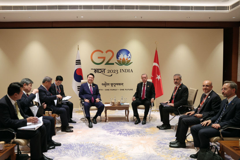 尹, G20 계기로 인도서 美·日·獨 등 우방과 환담…연쇄 정상회담도