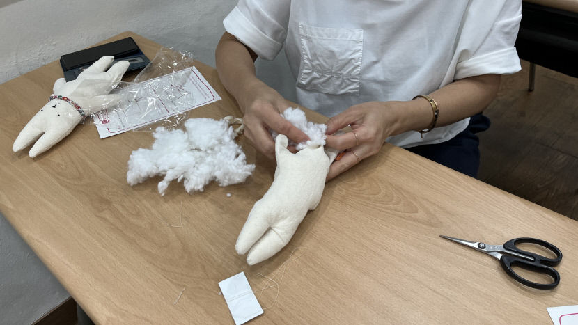 [동네뉴스] 1인 가구 청장년들, 토끼인형 직접 만들어 시설 원아에게 전달