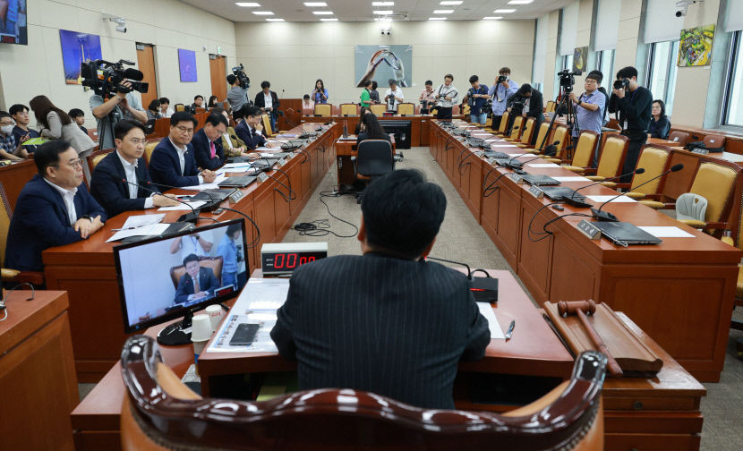 허위 인터뷰 현안질의 예고한 과방위 민주당 불참으로 파행