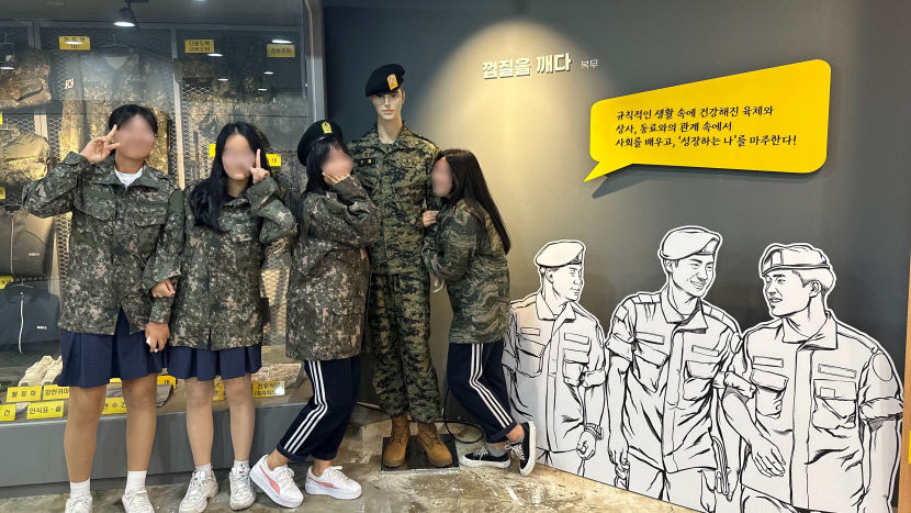 VR 사격·군복 사진 찰칵…병무청 병역진로설계교육 성황