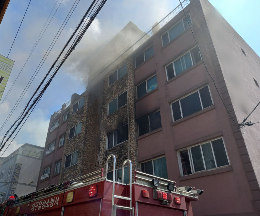 대구 달성군 현풍읍 다세대 주택서 화재…5명 부상