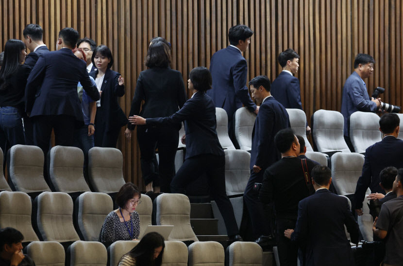 이재명 체포동의안 표결에 아수라장된 본회의장…李 지지자들 욕설도