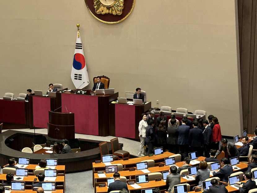이재명 체포동의안 표결에 아수라장된 본회의장…李 지지자들 욕설도