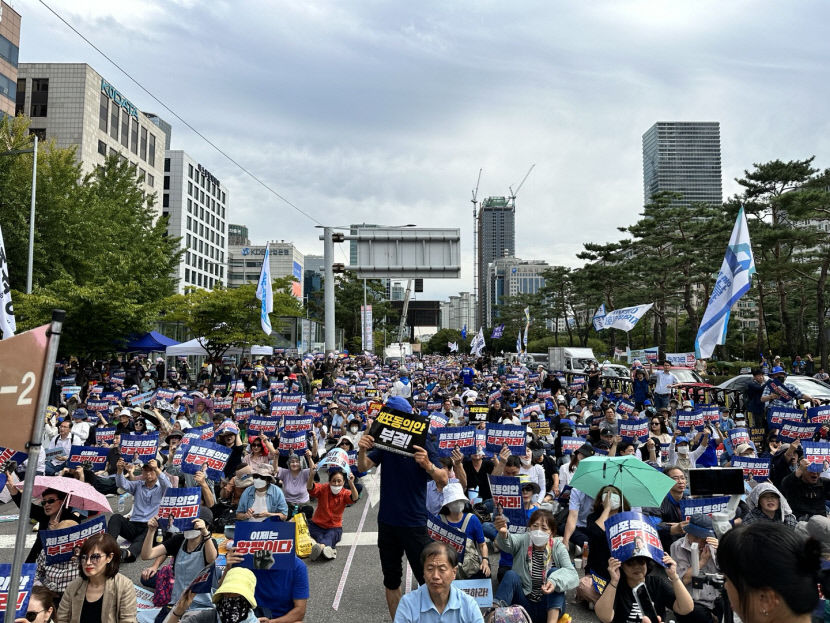 가결하라 부결하라 이재명 체포동의안 놓고 맞붙은 집회