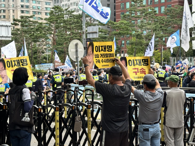 가결하라 부결하라 이재명 체포동의안 놓고 맞붙은 집회