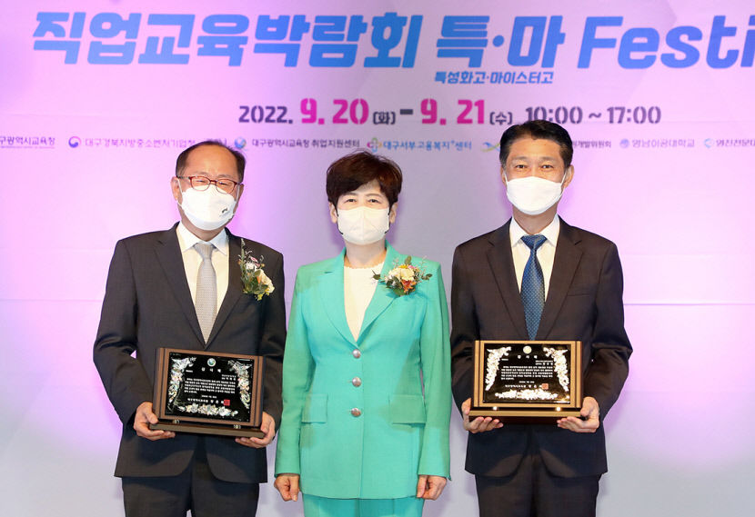 영남이공대, 취업·대학진학 동시에…7개학과 375명 두마리 토끼 잡았다