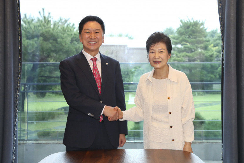 박근혜 전 대통령, 추석 앞둔 25일 달성 현풍시장 방문