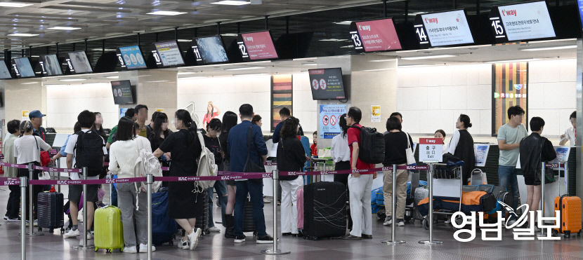 [포토뉴스] 추석 연휴 전날 붐비는 대구공항