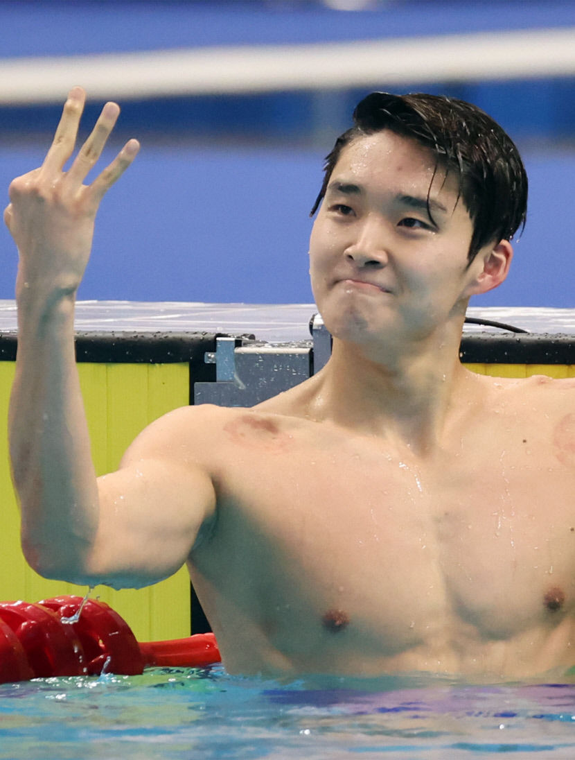 수영천재 김우민, 자유형 400m도 금메달…이번 대회 3관왕 위업