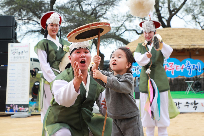 추석 연휴 예천 삼강문화단지 축제장, 황금연휴 관광객으로 북적북적