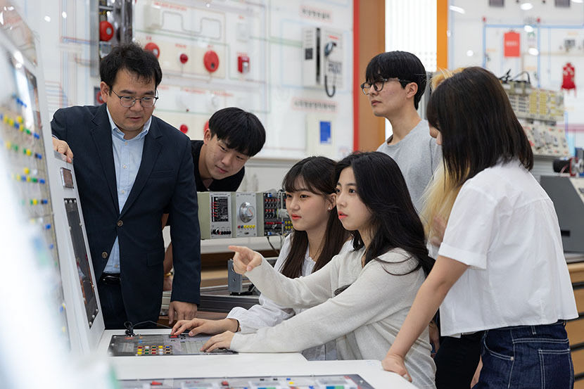 경일대 세상을 읽는 대학…새로운 학과를 만들어 시대주도 인재를 키우다