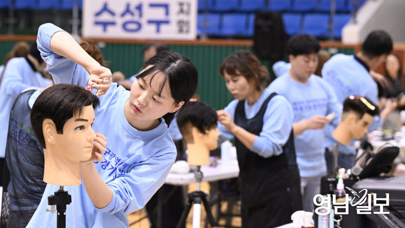 [포토뉴스] 이용경기대회에서 실력 뽐내는 차세대 가위손
