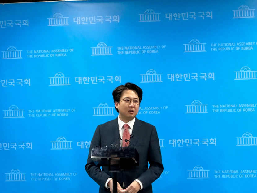 이준석, 울먹이며 기자회견…尹 향해 제발 여당 집단 무언수행 저주 풀어달라
