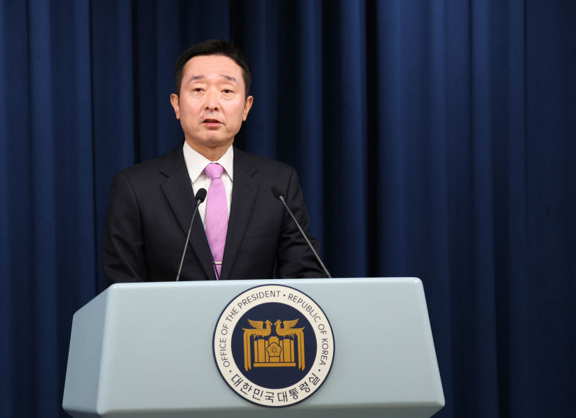 尹대통령 참모진에 국민·현장·당정 소통 강화하라…민생·경제 주문도