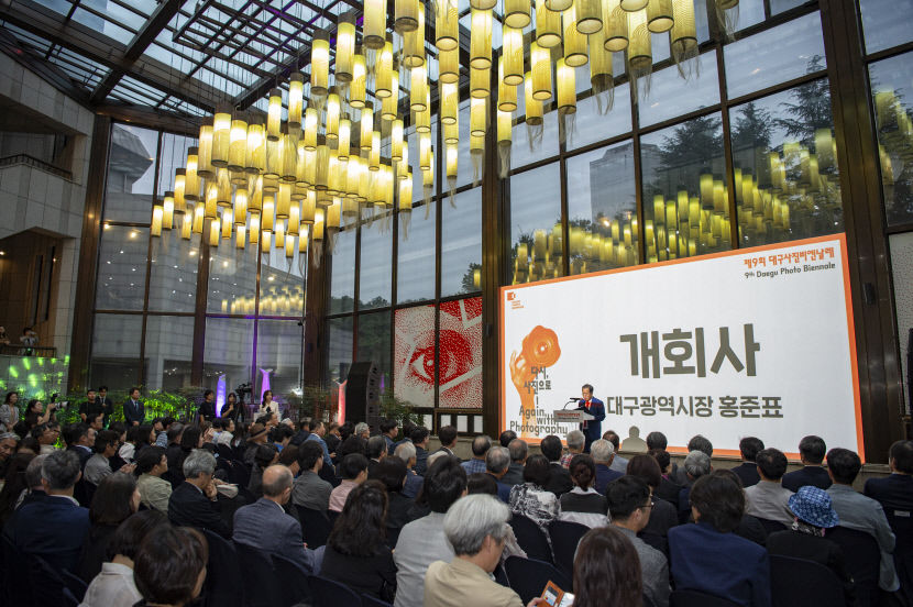 대구사진비엔날레 흥행몰이...개막 한달여만에 관람객 30만명 돌파