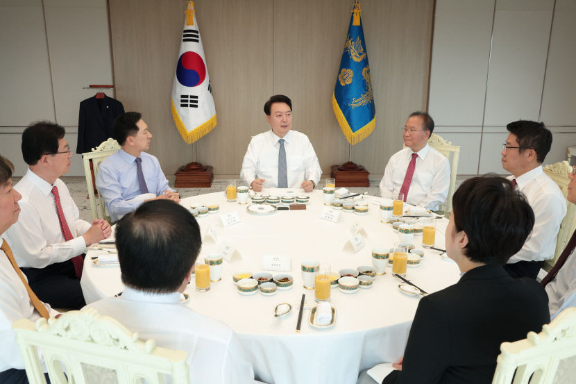 尹대통령, 국민의힘 지도부와 오찬 회동…민생·소통 강조