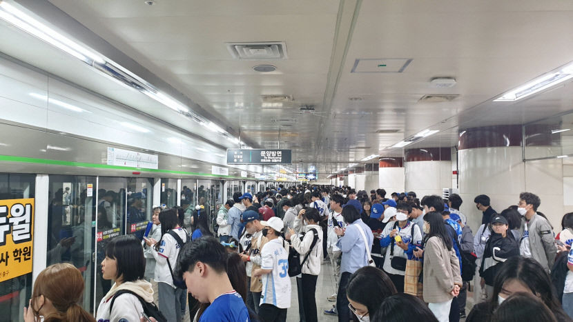 삼성라이온즈 인기 덕분에…대공원역 이용객 대폭 늘었다