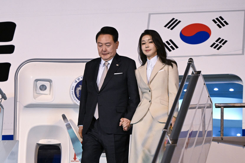 尹지지율, TK도 긍·부정 역전하며 위기…민심·현장·순방으로 극복할까