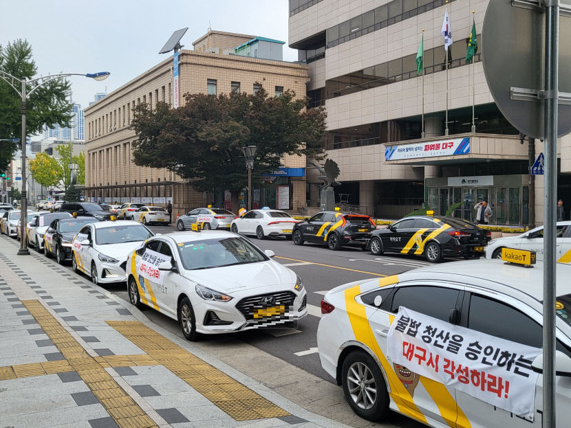 [단독] 택시협동조합 탈퇴자들에 날아든 청천벽력…실업급여 반납하라