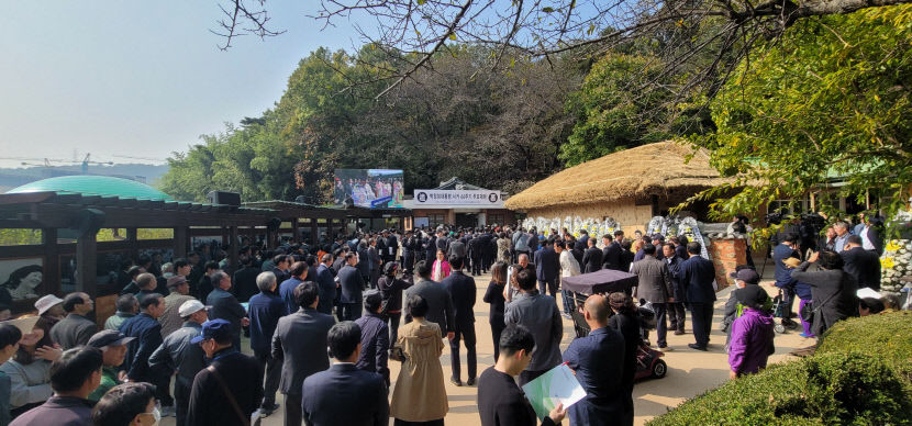 박정희 전 대통령 생가서 서거 44주기 추모제·추도식…애국애민 정신 이어받아야