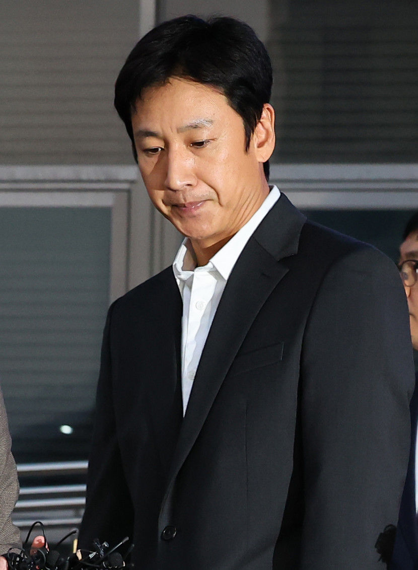 마약 투약 혐의 이선균, 경찰 조사 후 귀가…진술은 거부