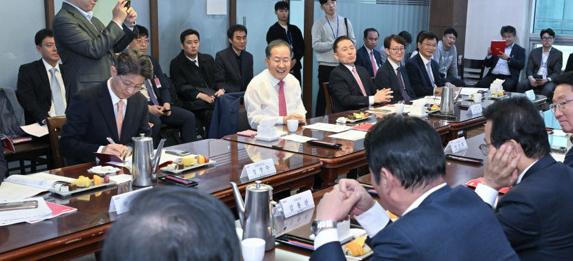 洪, 국회서 지역 의원들과 예산정책협의회 개최…의원들 원활 진행 적극 협조
