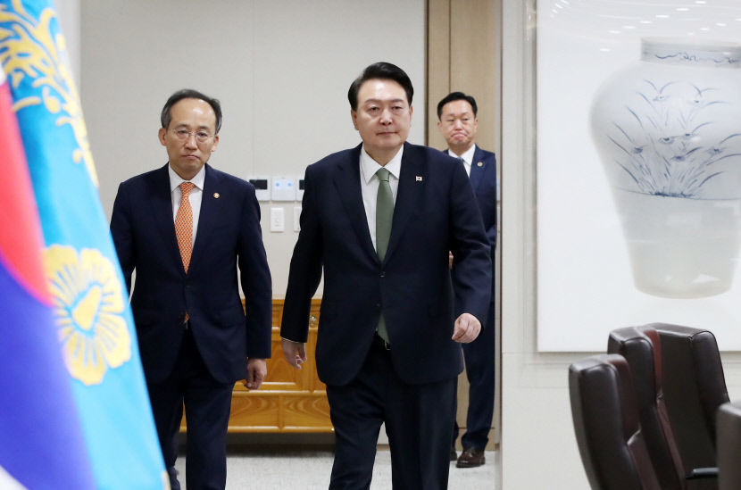 [속보] 尹 연금개혁 충실히 준비…숫자제시로 결론 낼 문제 아냐