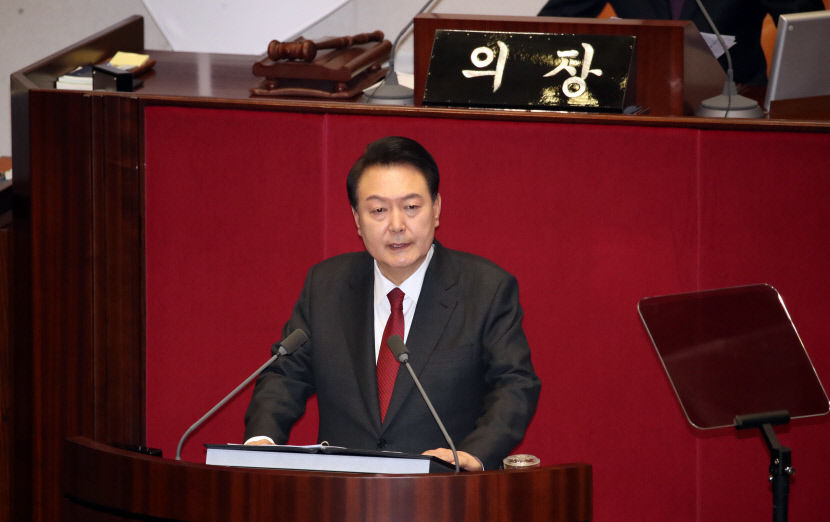 [속보] 尹, R&D 예산 논란에 질적개선·구조조정 지적 많아…향후 지원 늘릴 것