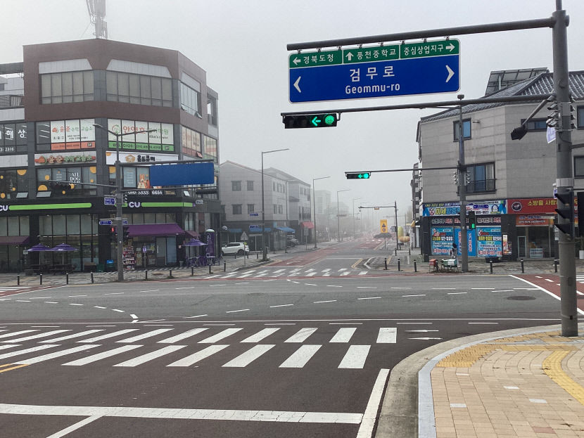 늦가을 안개로 고통받는 경북도청 신도시