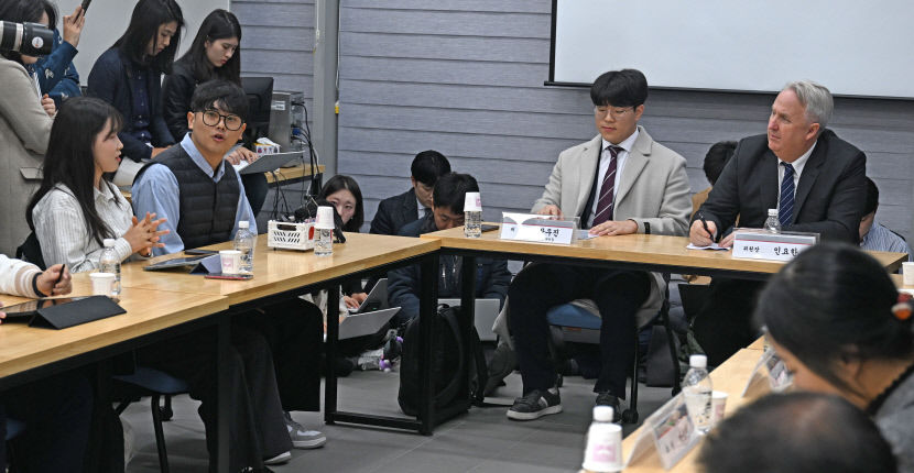 인요한 與혁신위원장 실력 있는 젊은 사람 국회로 가야