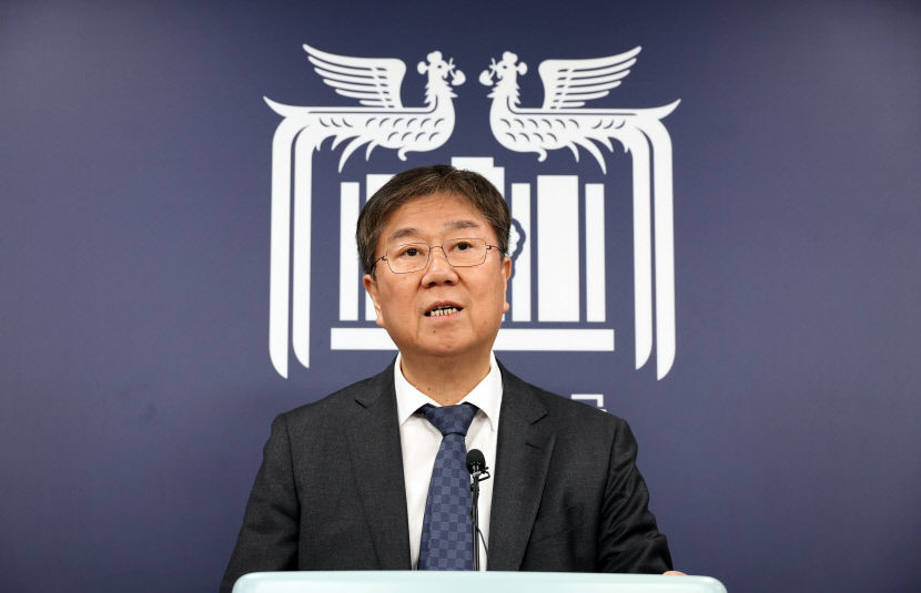 尹, 새 대법원장 후보자로 대구지법원장 지낸 조희대 전 대법관 지명