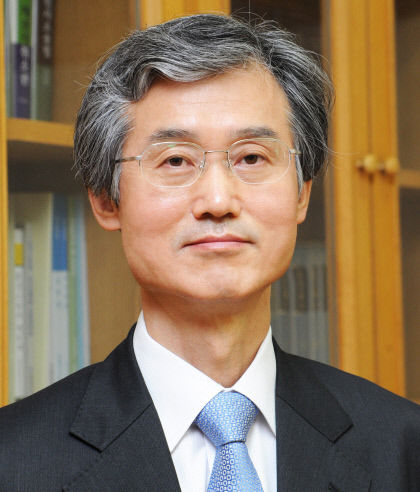 尹, 새 대법원장 후보자로 대구지법원장 지낸 조희대 전 대법관 지명