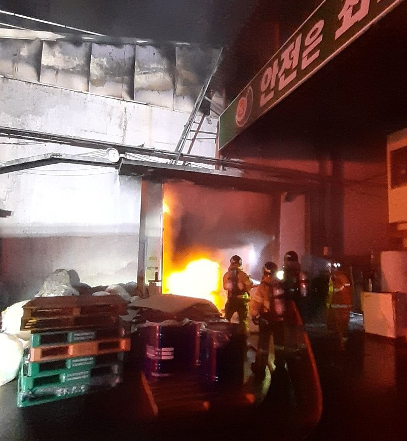 영천 특수장갑 제조 공장 화재 발생…화학물 유출 無
