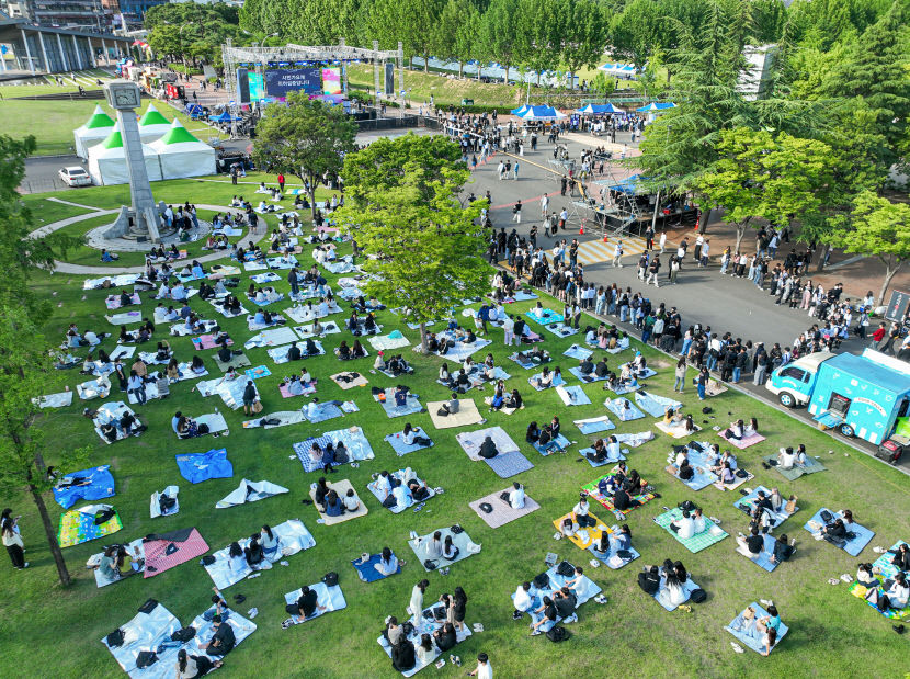 XMZ 각 세대의 대학 생활은?…최루탄·시위 스펙 쌓기 코로나19 등 변화