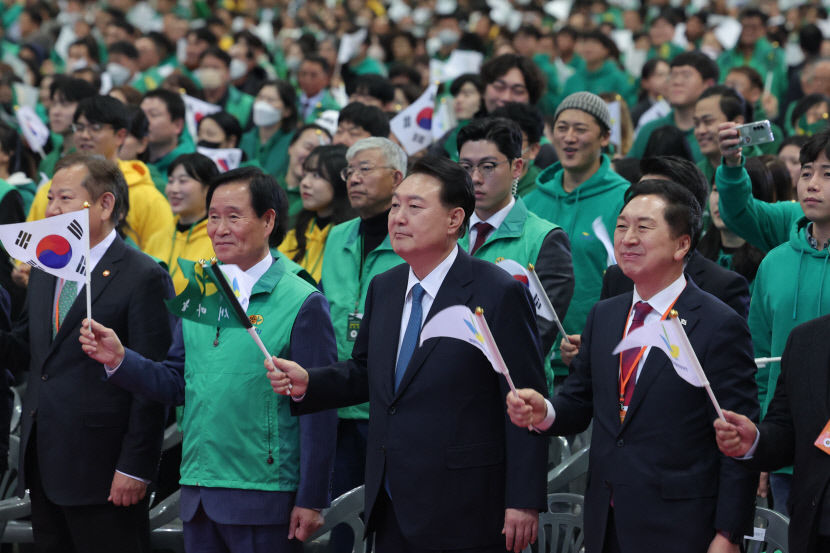 尹 새마을운동, 혁신주도 운동으로…청년세대 이어져 기뻐