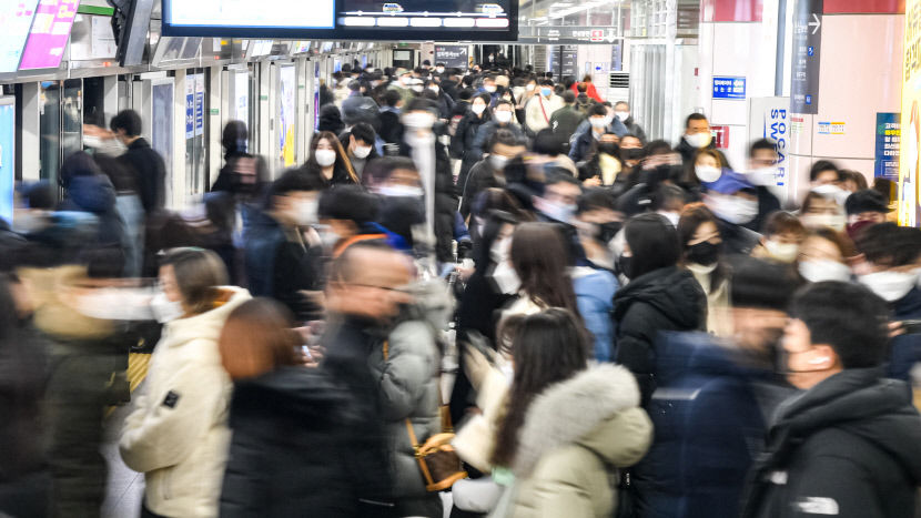 먹고 살려 한 데 모였는데 고민은 다 달랐다…세대별 직장생활 고민 들어보니