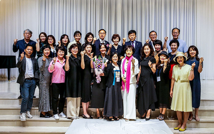 런웨이 걸으며 인생 2막…대구가톨릭대 평생교육원 시니어모델 배출 요람