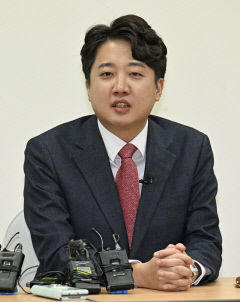 인요한, 준석이 잘못 아닌 부모 잘못...패드립이 혁신이냐