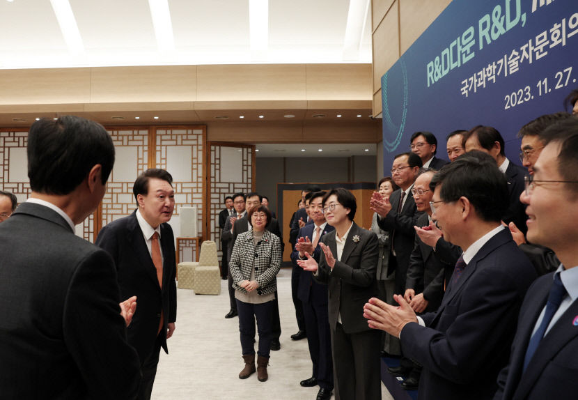 尹대통령 R&D 재정지원, 기초 원천·차세대 기술에 중점