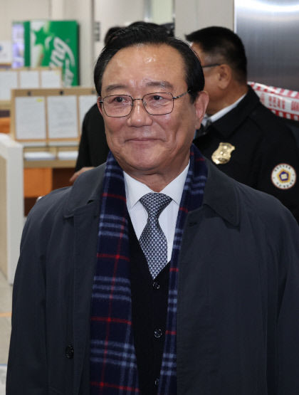 [속보] 법원, 청와대 울산시장 선거 개입 송철호 전 시장에 징역 3년