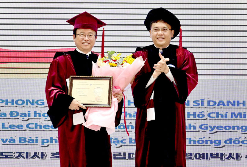 이철우 경북도지사, 아시아 최초 호찌민국립대 명예박사학위 받아