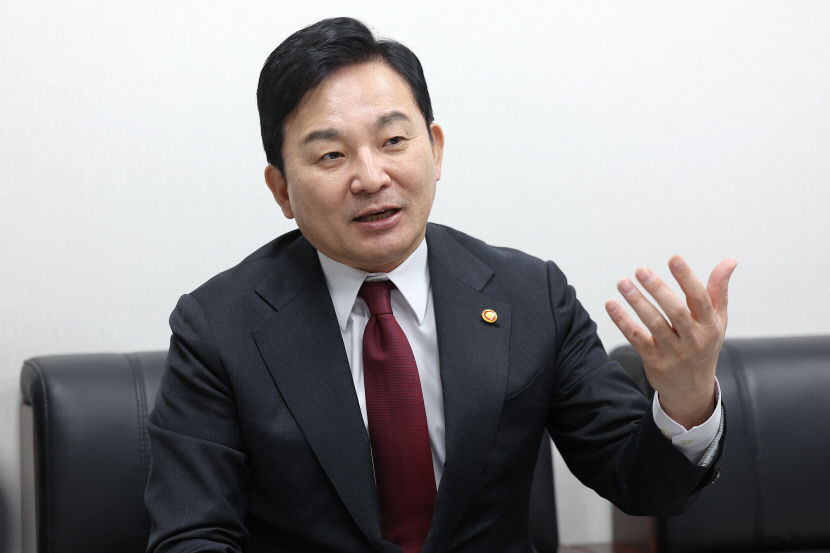 [단독] 원희룡 장관 비수도권 반도체 특화단지 기업 수도권 진입 허용 않겠다